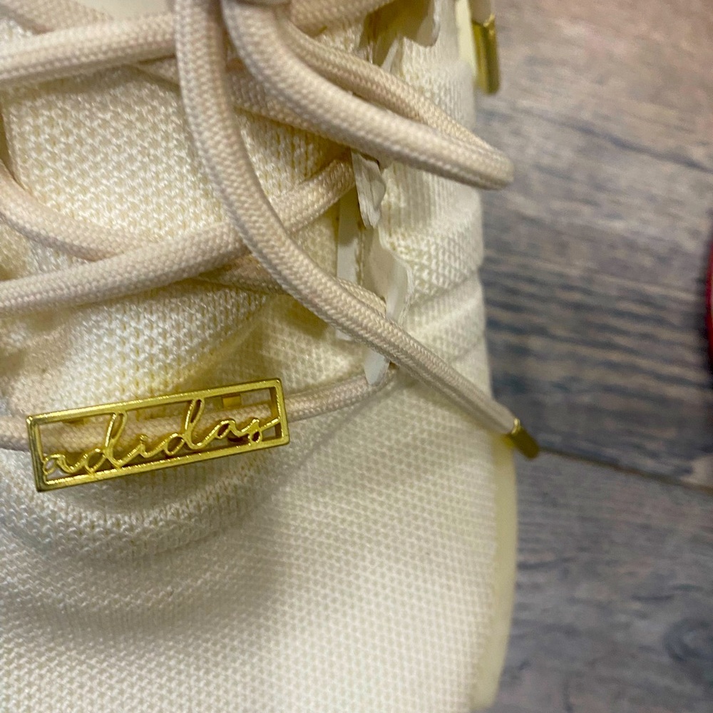 Adidas NMD R1 Valentine’s sneaker - Picture 4 of 14